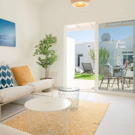 Luxurious Bungalow A2 In A Quiet Complex With Pool 100M From The Sea Charco del Palo Bagian luar foto