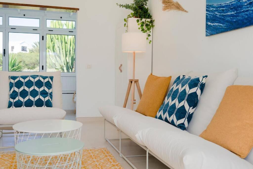 Luxurious Bungalow A2 In A Quiet Complex With Pool 100M From The Sea Charco del Palo Bagian luar foto