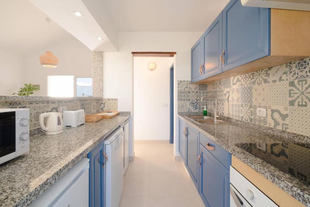 Luxurious Bungalow A2 In A Quiet Complex With Pool 100M From The Sea Charco del Palo Bagian luar foto