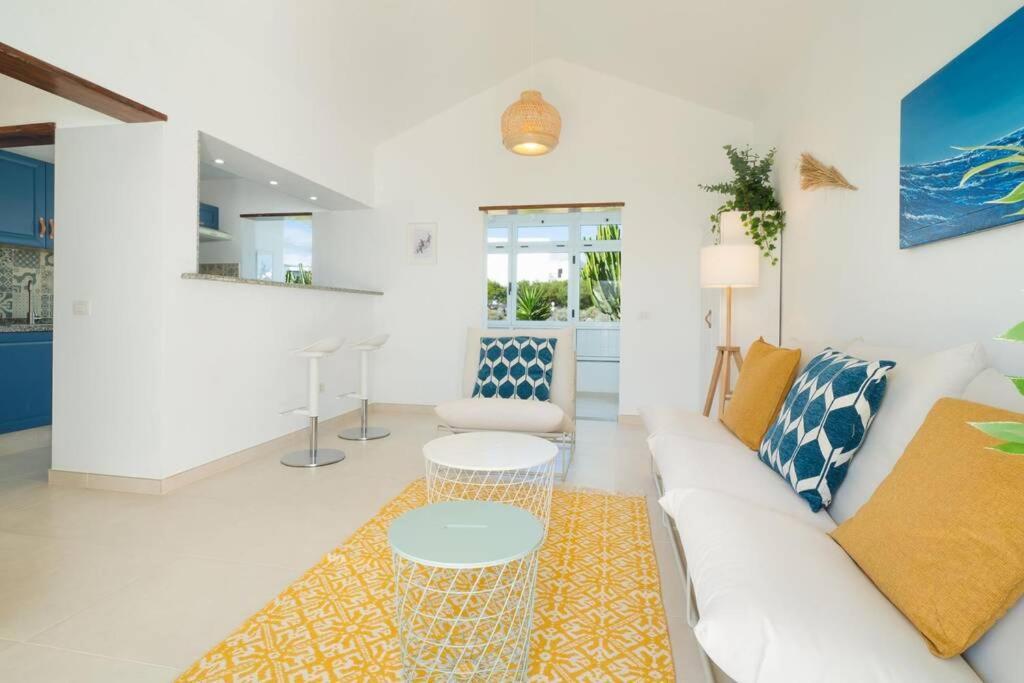 Luxurious Bungalow A2 In A Quiet Complex With Pool 100M From The Sea Charco del Palo Bagian luar foto