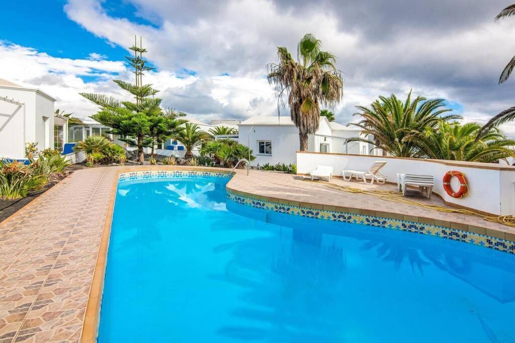 Luxurious Bungalow A2 In A Quiet Complex With Pool 100M From The Sea Charco del Palo Bagian luar foto