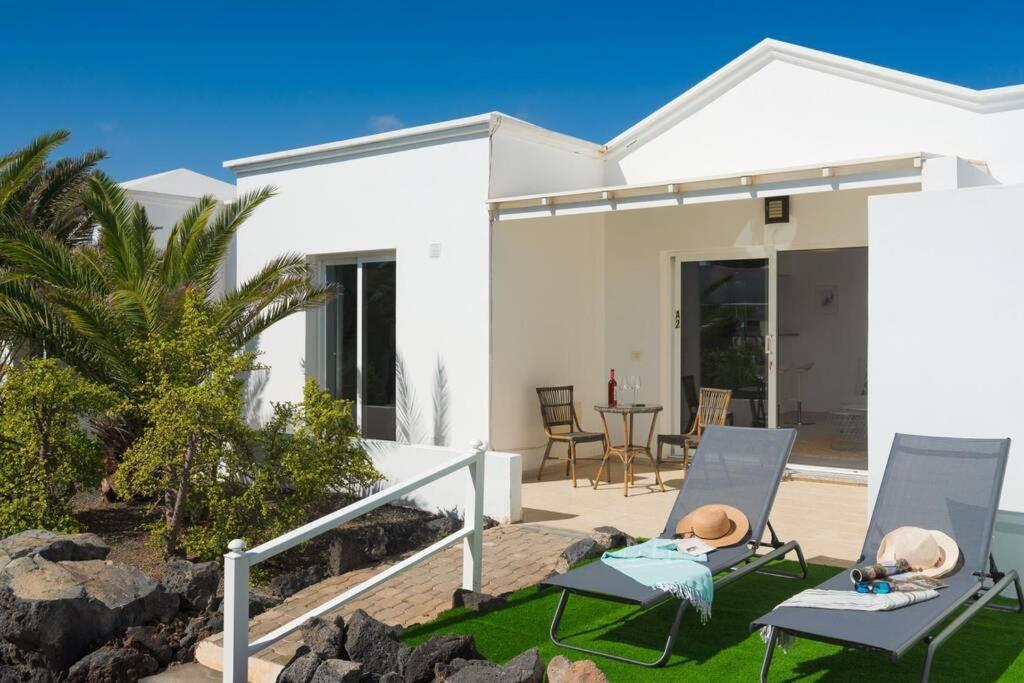 Luxurious Bungalow A2 In A Quiet Complex With Pool 100M From The Sea Charco del Palo Bagian luar foto