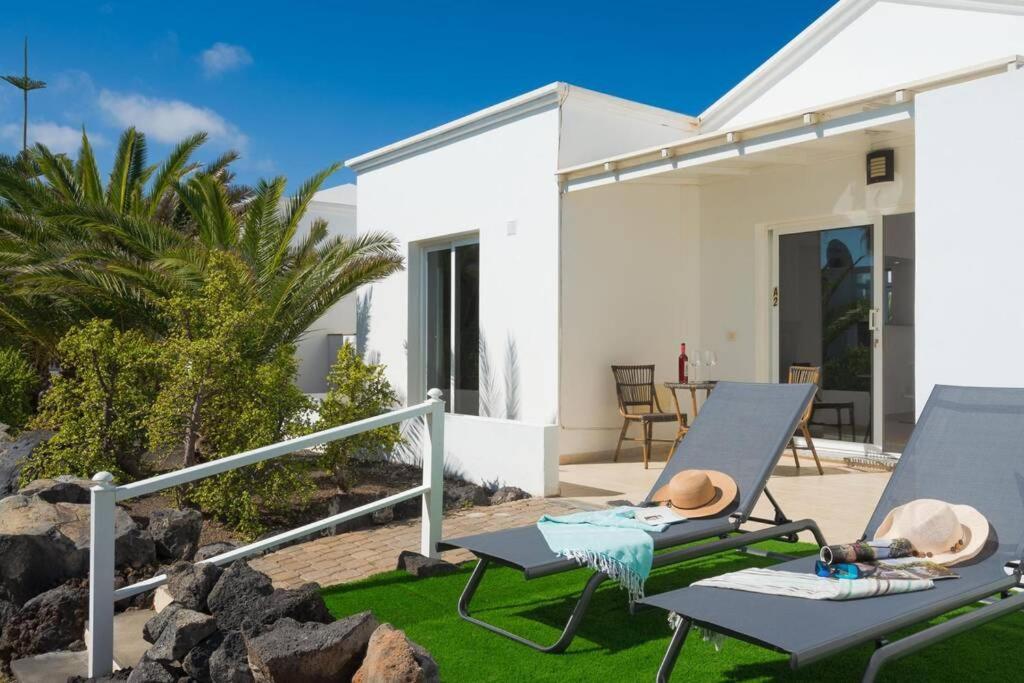Luxurious Bungalow A2 In A Quiet Complex With Pool 100M From The Sea Charco del Palo Bagian luar foto
